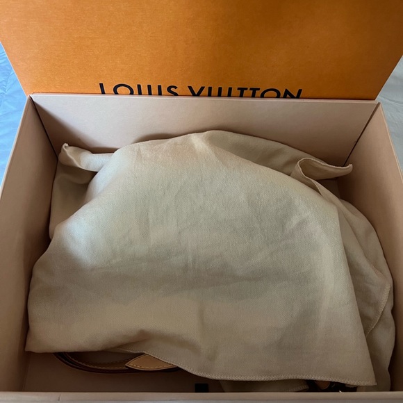 ❌SOLD!!!❌ Louis Vuitton Bumbag - Picture 4 of 16